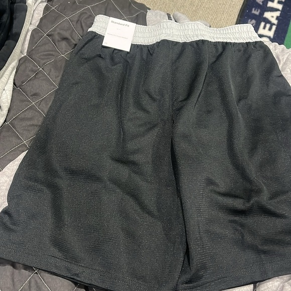 Brand new boys shorts - Picture 5 of 5